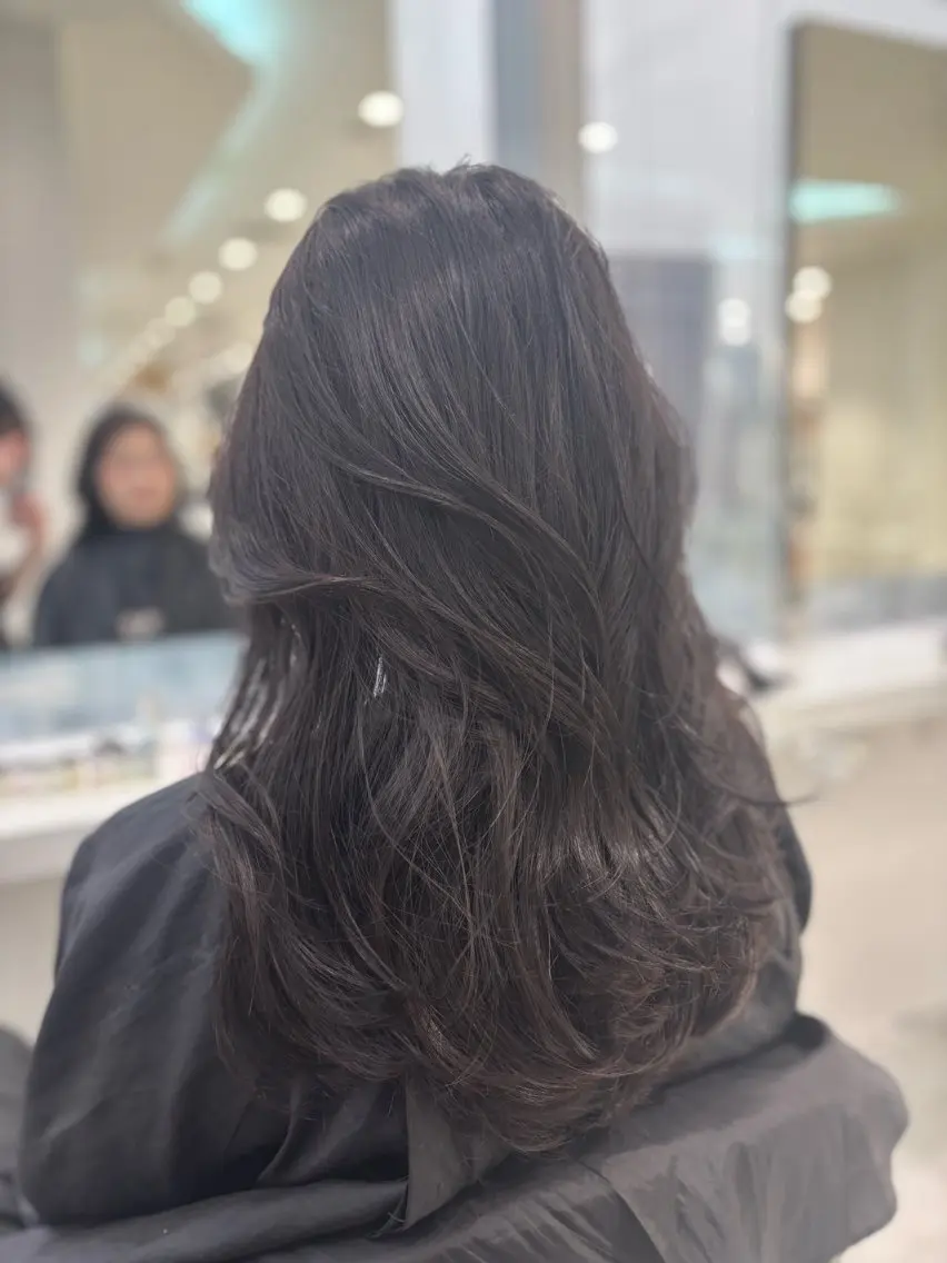 ロング カラー ヘアカラー トリートメント ヘッドスパ ヘアセット 流行りの透明感カラー ×縮毛矯正🤍ユウのヘアスタイル