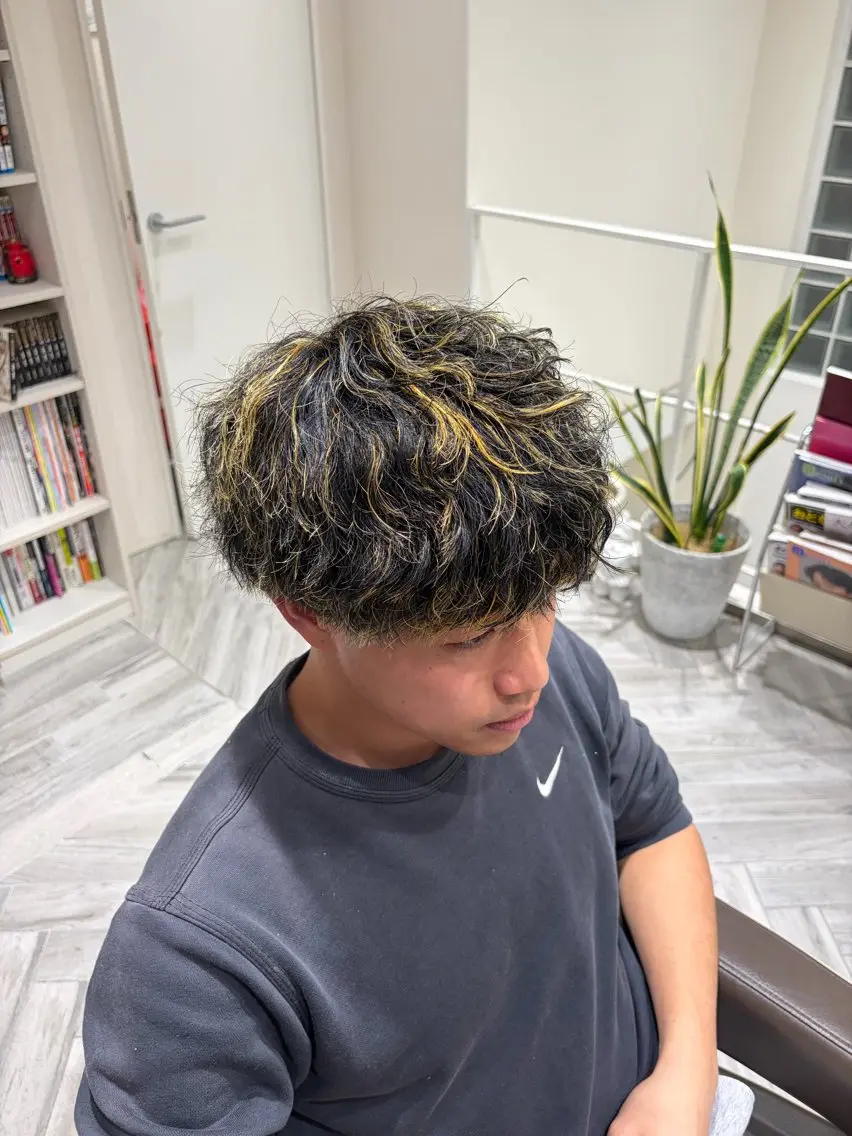 カラー パーマ メンズ メンズハイライト メンズパーマ 刈り上げ ハイライトカラー 関内/メンズパーマ/ 男性専門/菊池蒼大のヘアスタイル