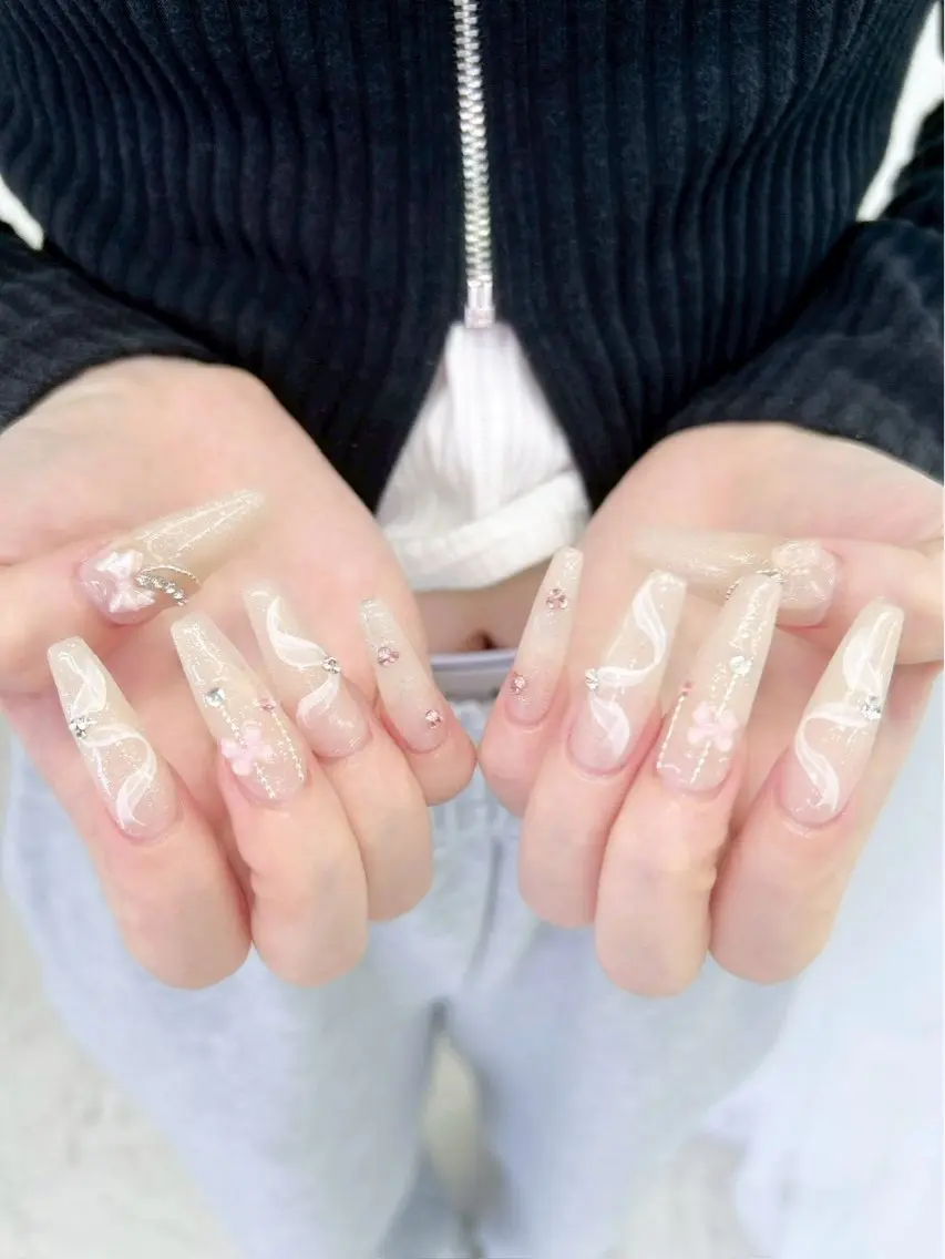ネイル 【岐阜🦋】 キラキラネイル✨あゆのネイルデザイン