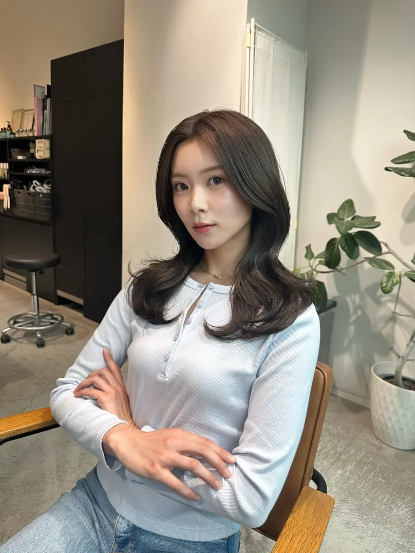 セミロング カラー 韓国レイヤーカット 透明感カラー冨田那樹のヘアスタイル