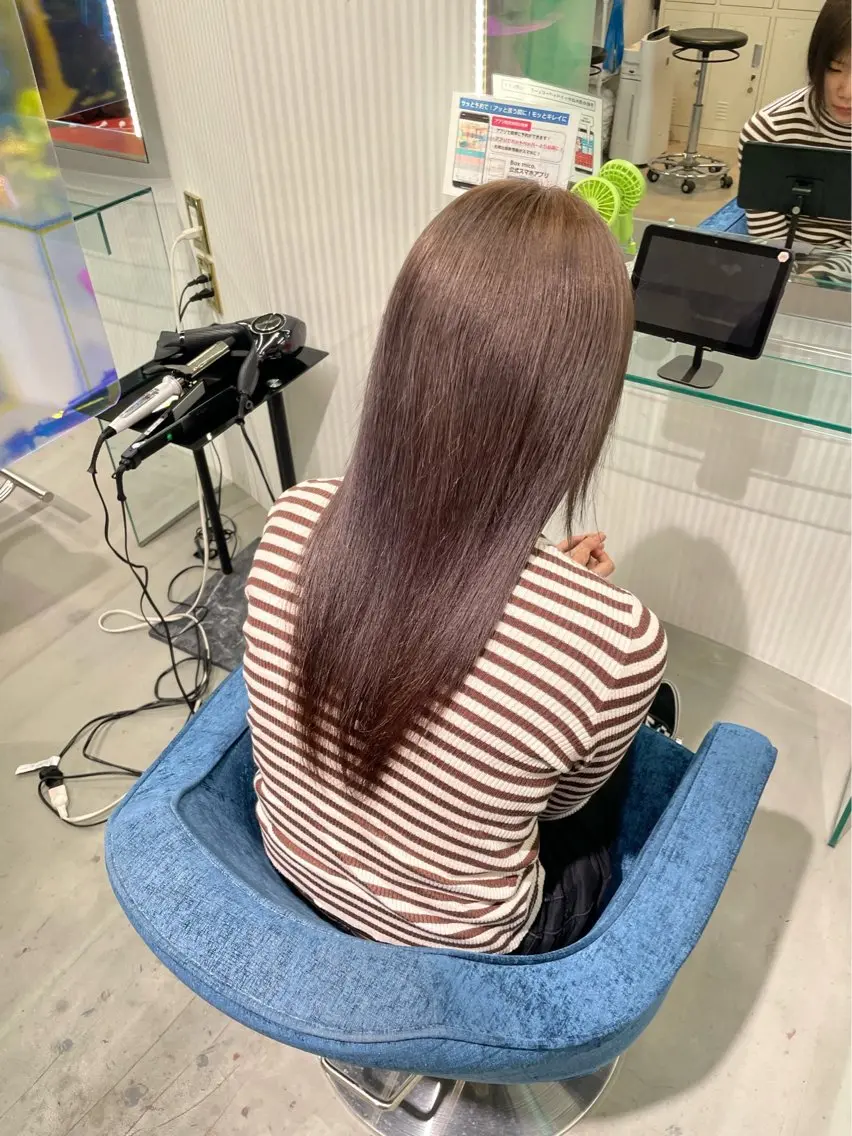 セミロング カラー 安井まゆ _Box mico.のヘアスタイル