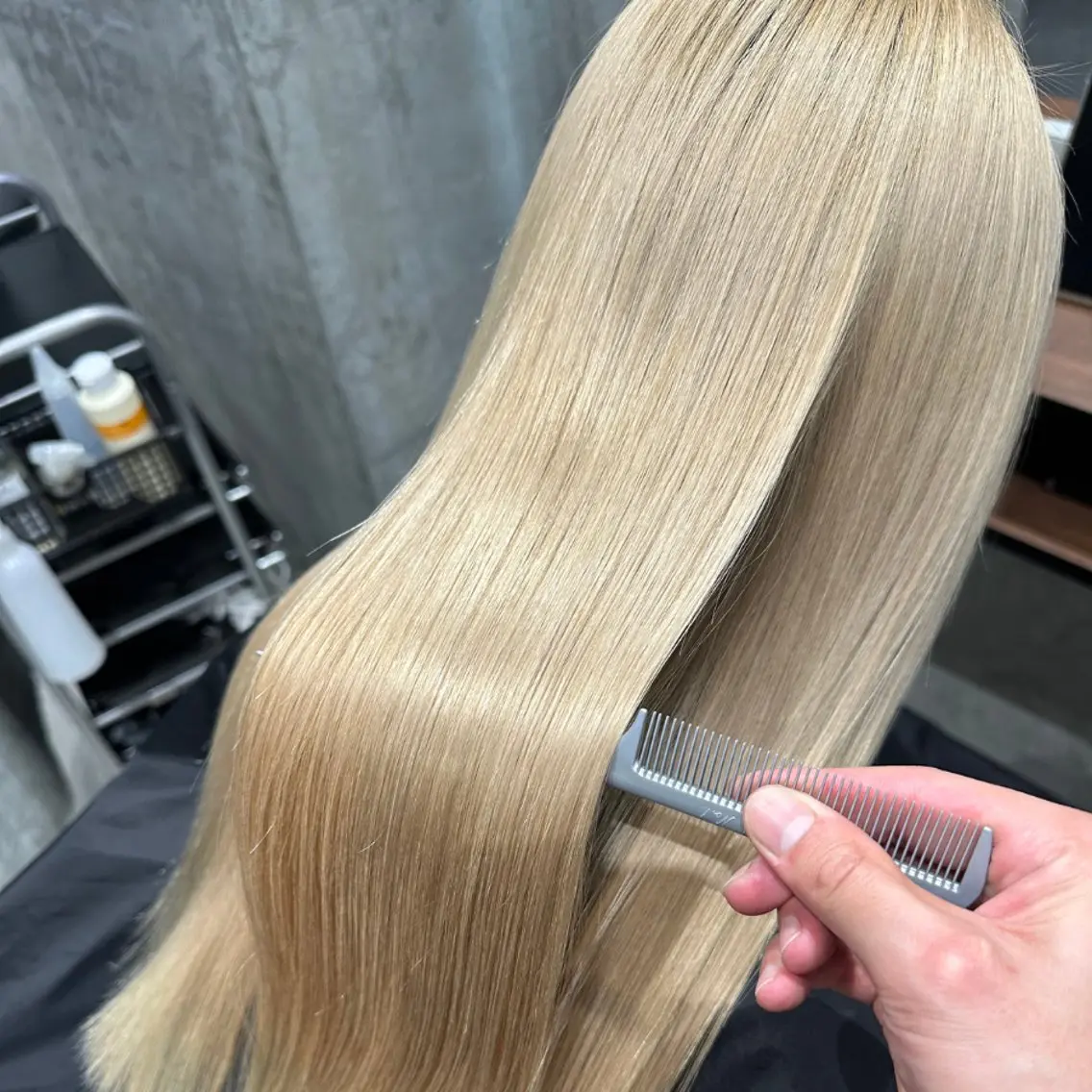 ロング カラー ブリーチ ヘアカラー トリートメント ホワイトブロンド RIKUTOのヘアスタイル