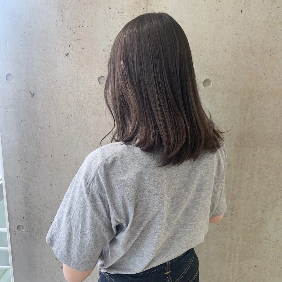 ミディアム カラー グレージュ 二宮 早智子のヘアスタイル