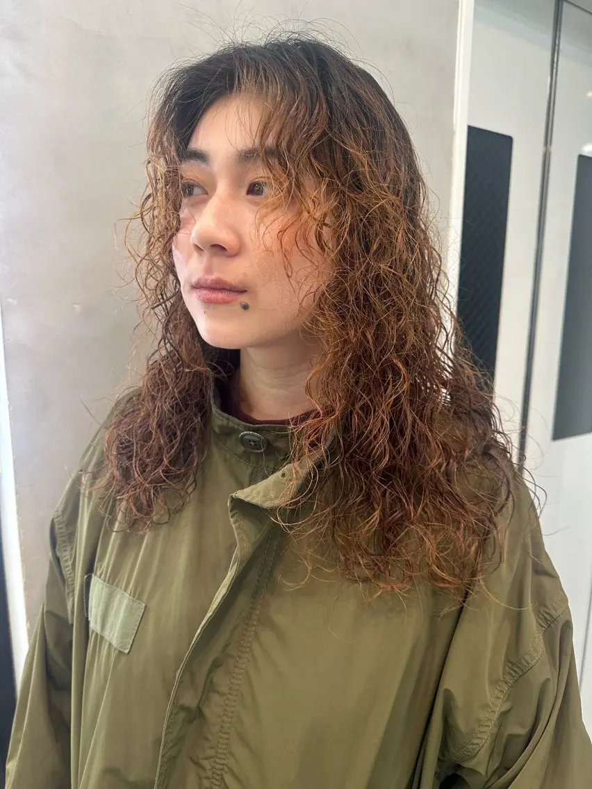 ロング カラー パーマ ヘアアレンジ MIYU/ケアブリ ーチカラー／デザインのヘアスタイル