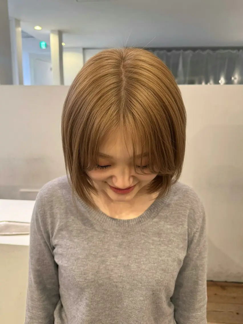 ショート カラー ベージュカラー ブリーチ ダブルカラー ヘーゼル インナーカラー カット ヘアカラー トリートメント YARD.長田 唯のヘアスタイル