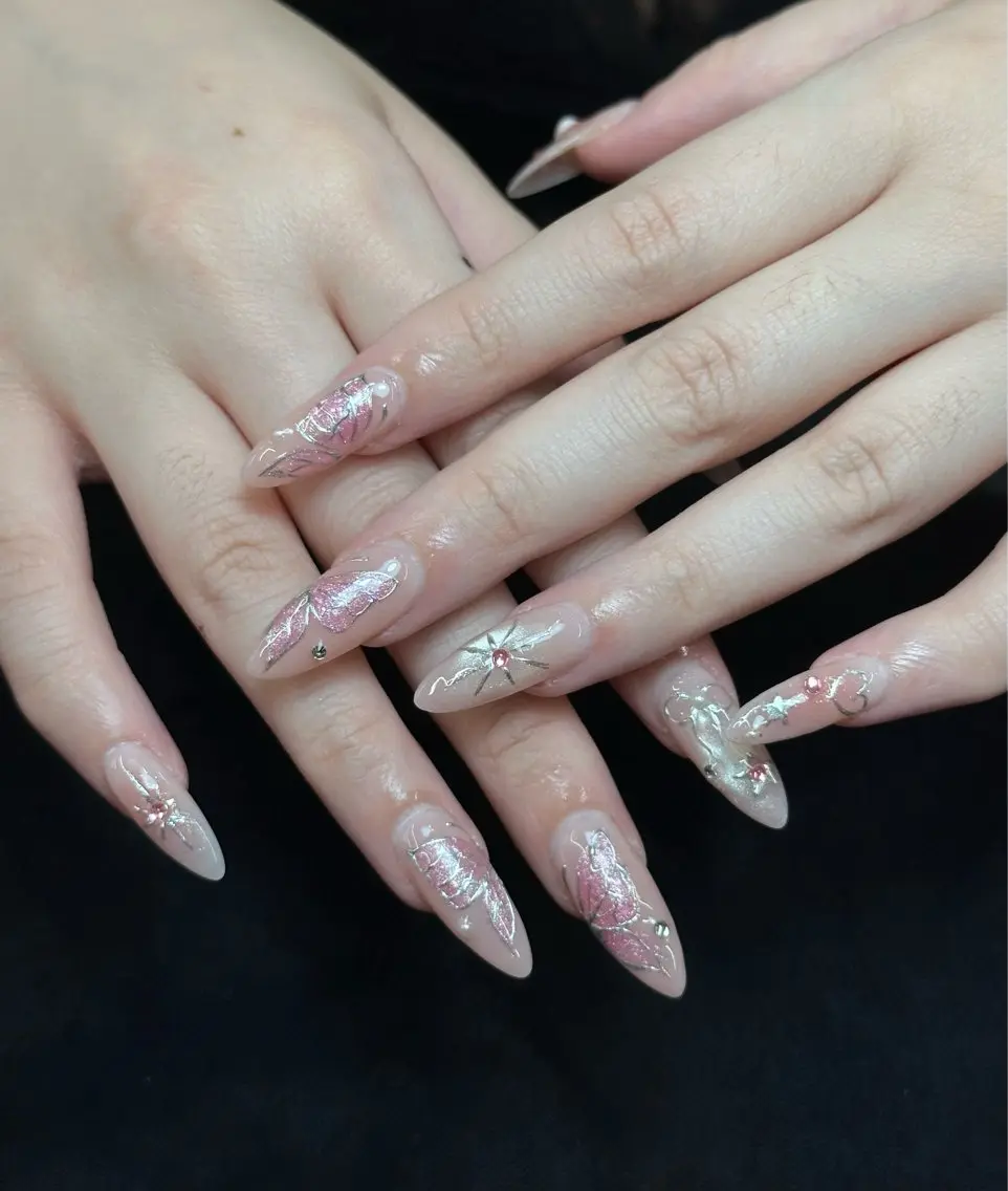 ネイル キラキラネイル 韓国ネイル 持ち込み ピンク シルバー Iconic Nailのネイルデザイン