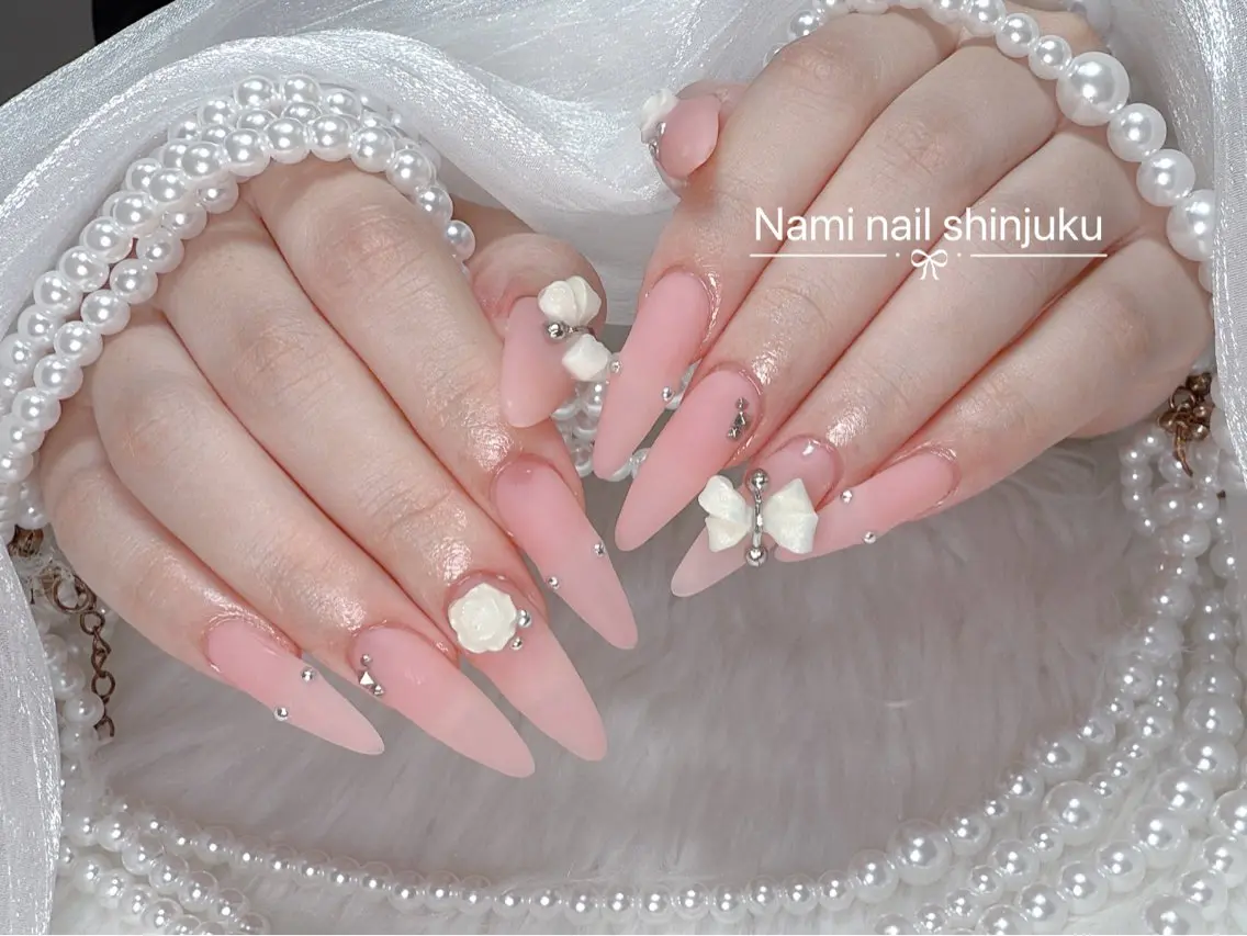 ネイル 長さ出し ガーリー 韓国ネイル ロングネイル 持ち込み ハンドネイル Nami nail salonのネイルデザイン