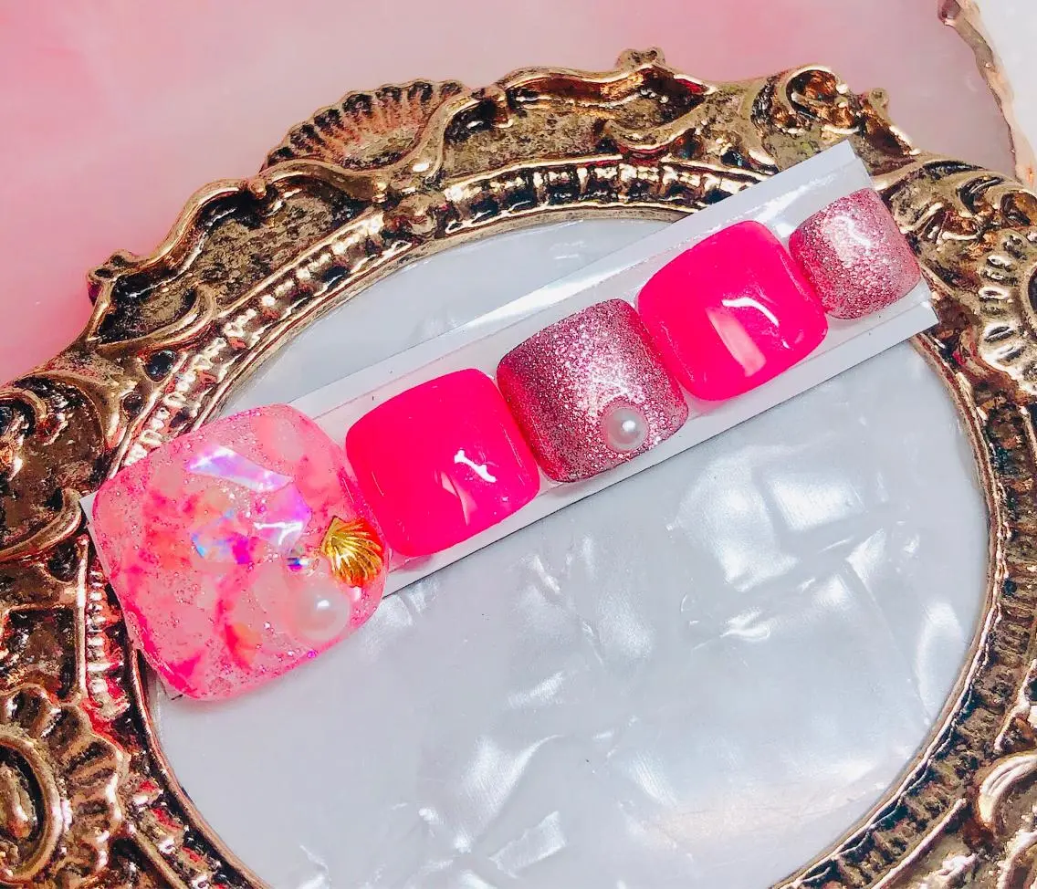ネイル フットネイル フットネイル CROWN プライベートサロンのネイルデザイン