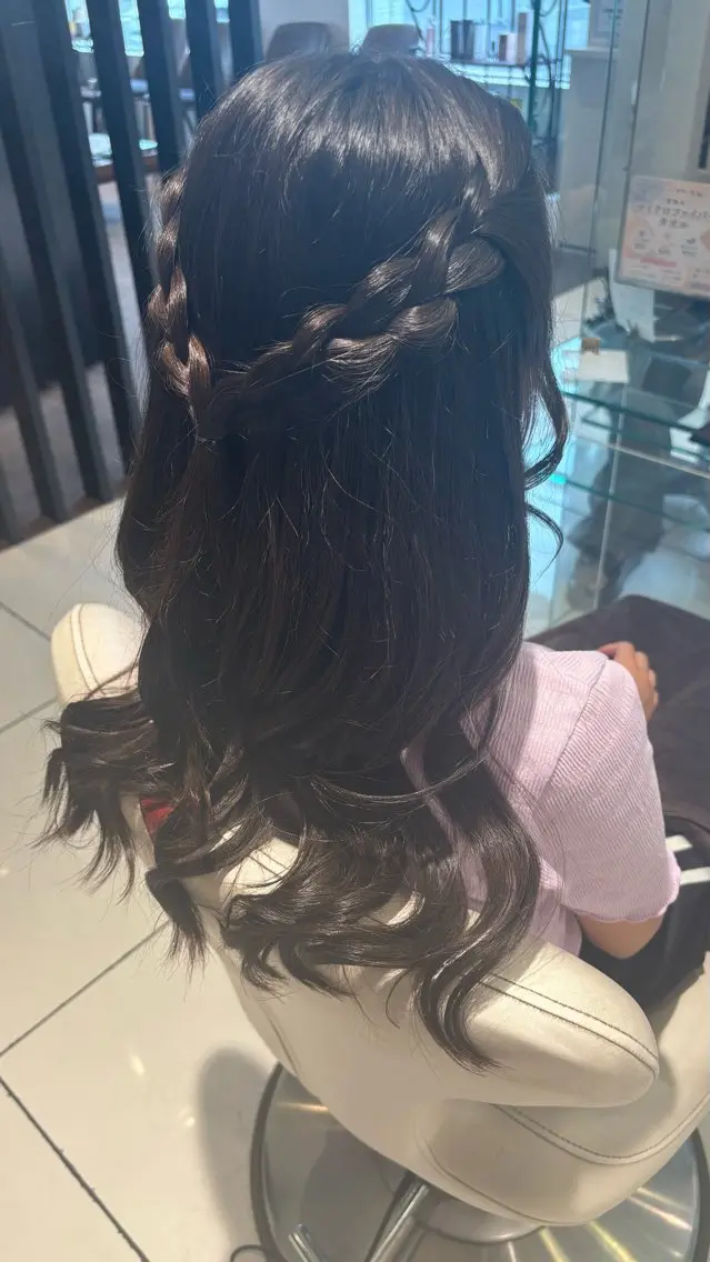 ミディアム ヘアアレンジ キッズ ヘアセット 新開 羽音のヘアスタイル
