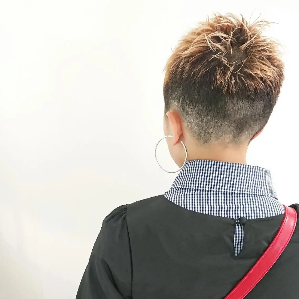 ショート カラー ハイトーンカラー yoshi （髙橋）のヘアスタイル