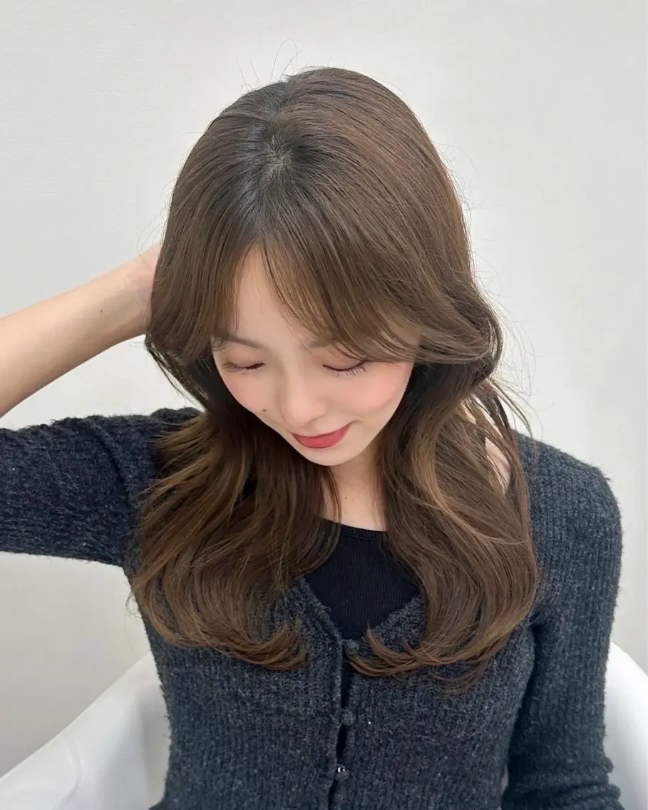 ミディアム カラー ベージュカラー オリーブベージュ カット ヘアカラー 丸山 心 / 艶カラーのヘアスタイル