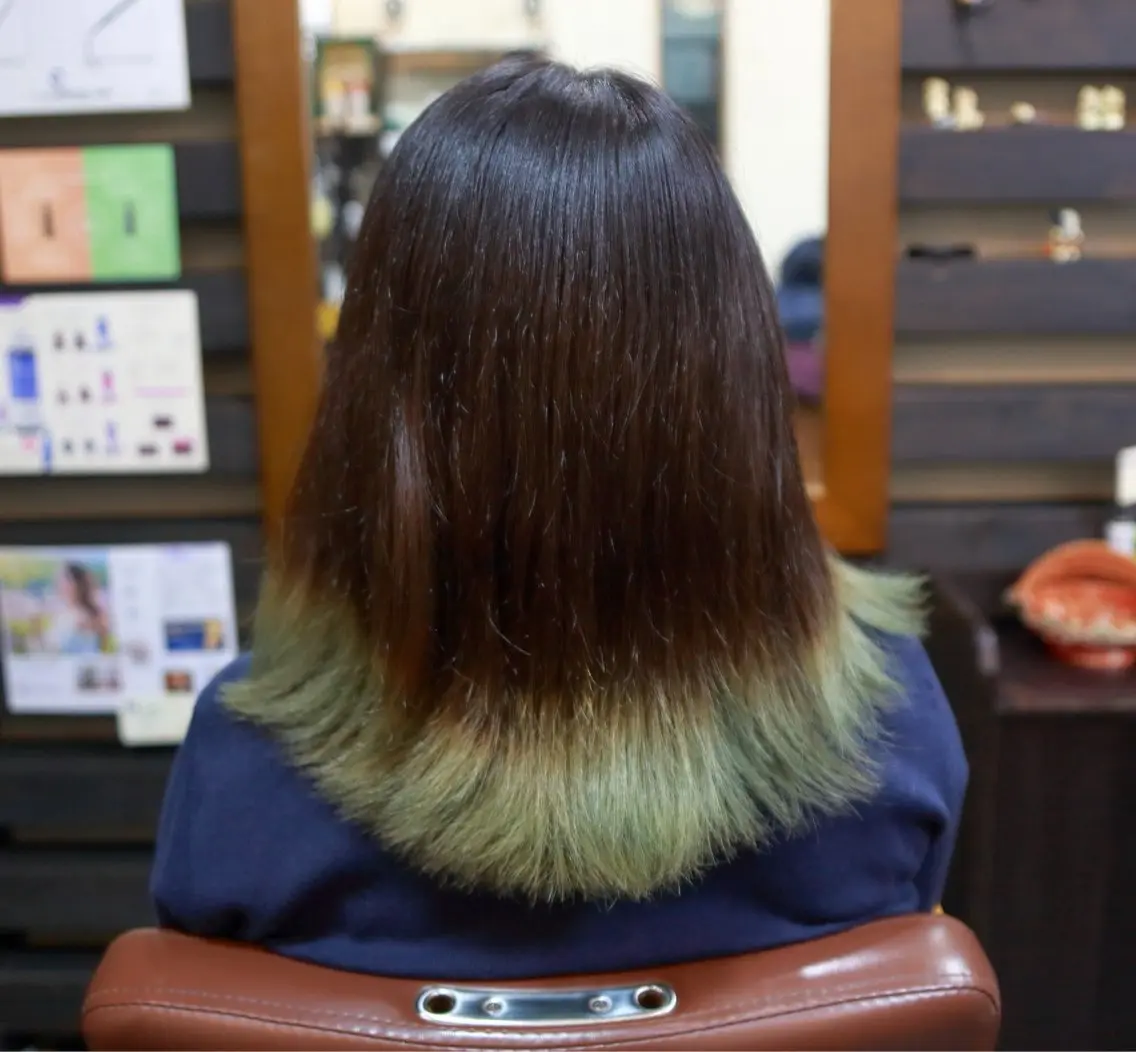 セミロング カラー 黒髪 ブリーチ ブルーカラー ブルーブラック 竹内 幸生のヘアスタイル