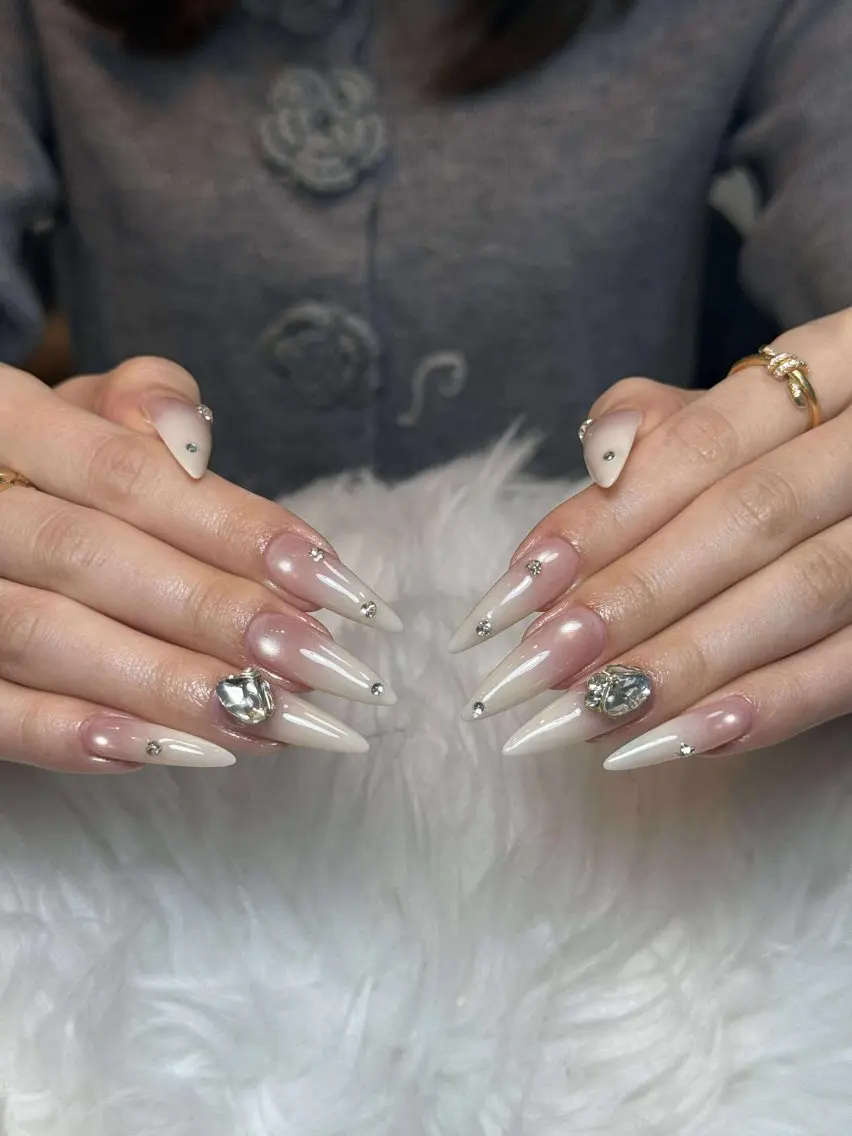 ネイル オーロラネイル ボルドー ブラウン 氷ネイル・うるうるネイル キラキラネイル ハンドネイル Julli NailStudioのネイルデザイン