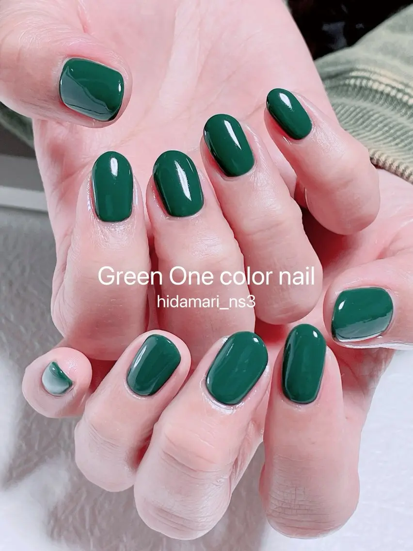 ネイル グリーン ショートネイル 冬ネイル クリスマス ハンドネイル NailSalon ひだまりのネイルデザイン