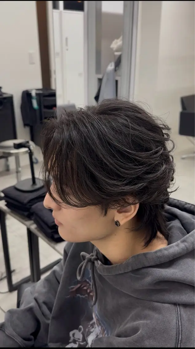 メンズ カット パーマ 赤み消し／アッシュ系 ／ダウンパーマ／優斗のヘアスタイル