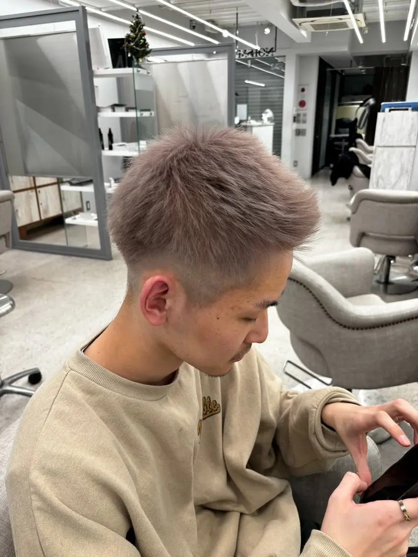 カラー メンズ メンズブリーチ ブリーチ グレージュ ミルクティーグレージュ カット ヘアカラー 🍐シャドウパーマ メンズ特化/守岡🍐のヘアスタイル