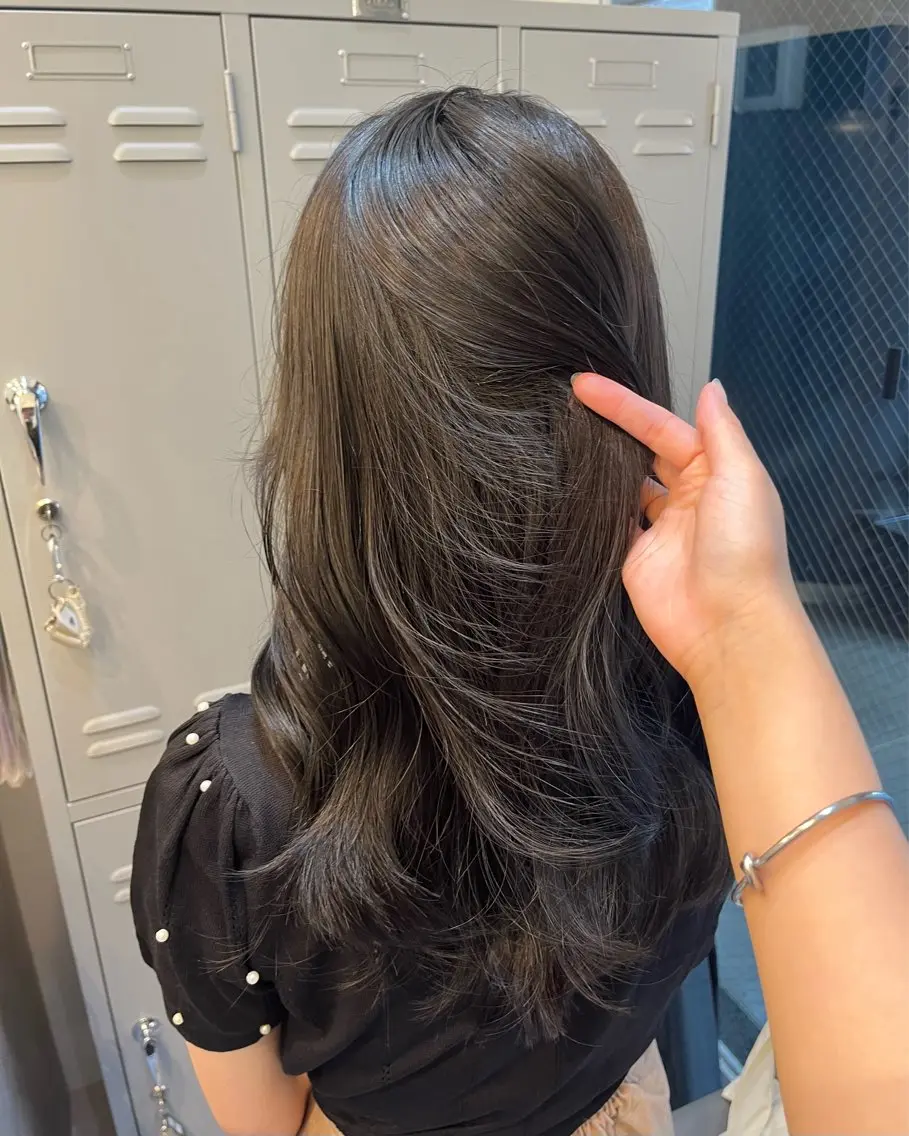 セミロング カラー ブリーチ 透明感カラー グレージュ ブリーチなしカラー 髪質改善 ヘアカラー レイヤーカット/ 暗髪カラー🧸ナシコのヘアスタイル
