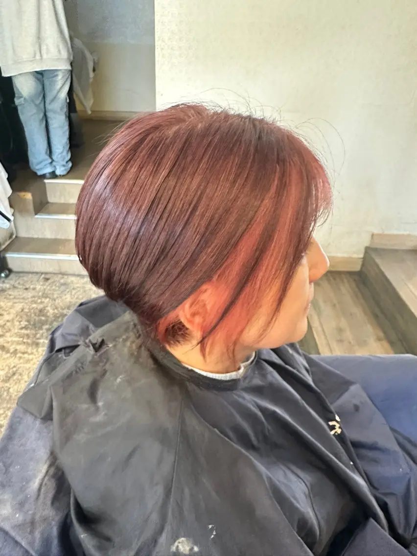 ショート カラー インナーカラー ピンクカラー ヘアカラー 安達 望のヘアスタイル