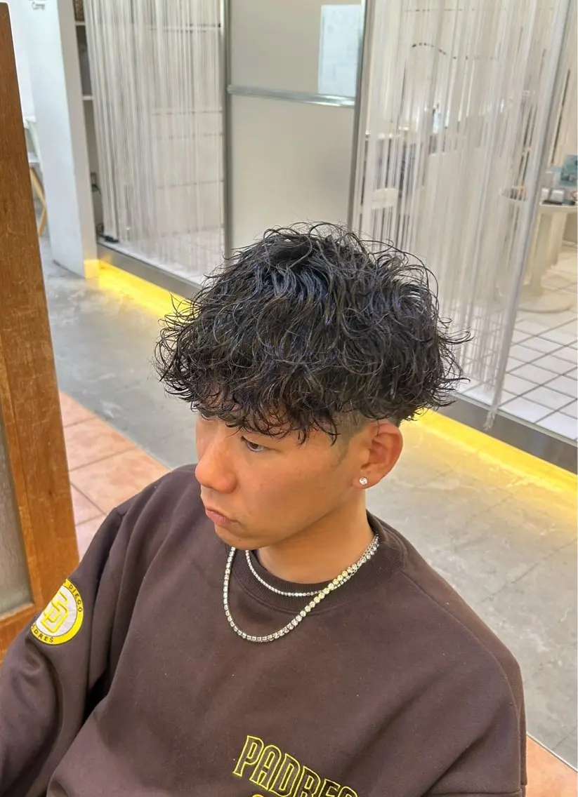 ミディアム パーマ メンズ TUM🔥フェード/ メンズパーマのヘアスタイル