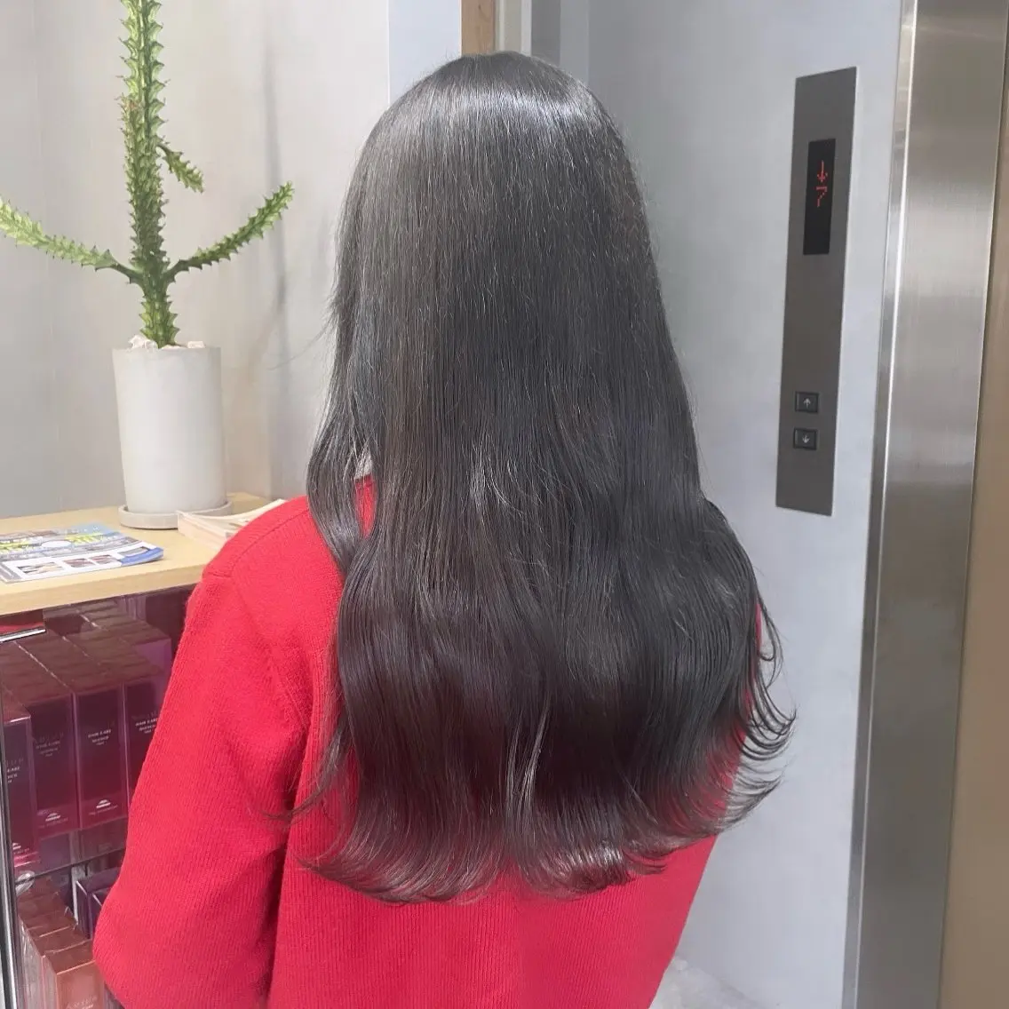 ロング カラー ブリーチ 透明感カラー グレージュ アイスグレージュ ヘアカラー Rui/透明感カラー 暖色/レイヤーカットのヘアスタイル