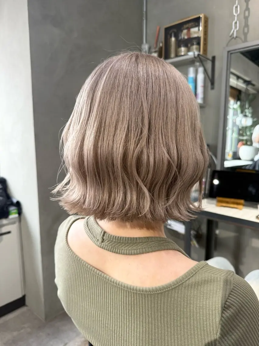 ショート カラー カット ヘアカラー トリートメント 佐伯 桃のヘアスタイル