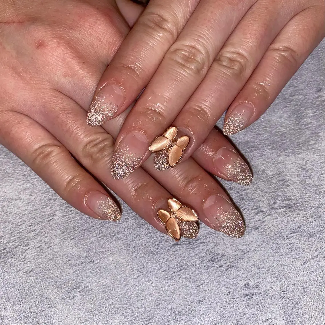 ネイル アイブロウ 眉カラー クリアネイル フラッシュネイル 氷ネイル・うるうるネイル ラメ(グリッター) mermooi nailのネイルデザイン