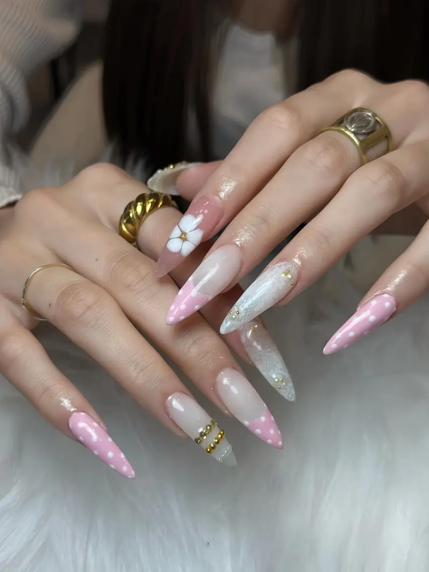 ネイル チークネイル ドット フレンチネイル グラデーション ハート ハンドネイル Julli NailStudioのネイルデザイン