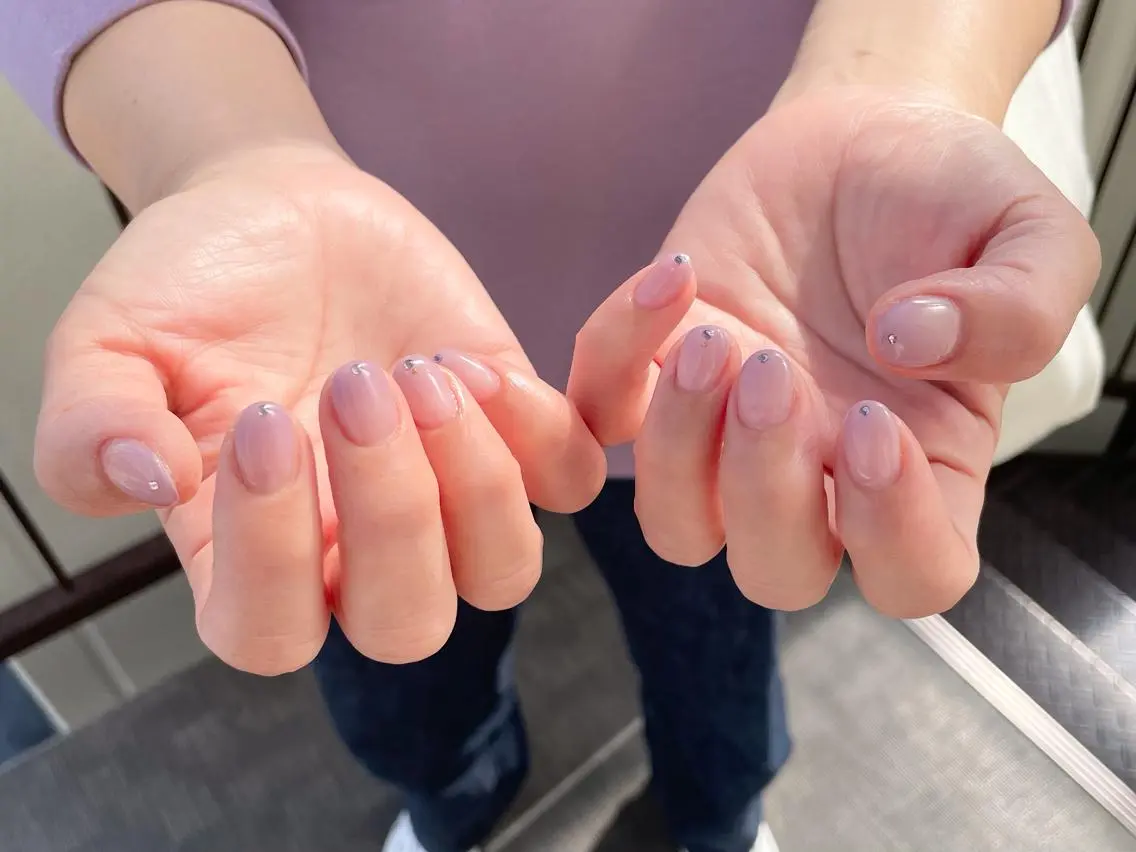 ネイル アートネイル グラデーション ストーンネイル nail salon アトリエBONOのネイルデザイン