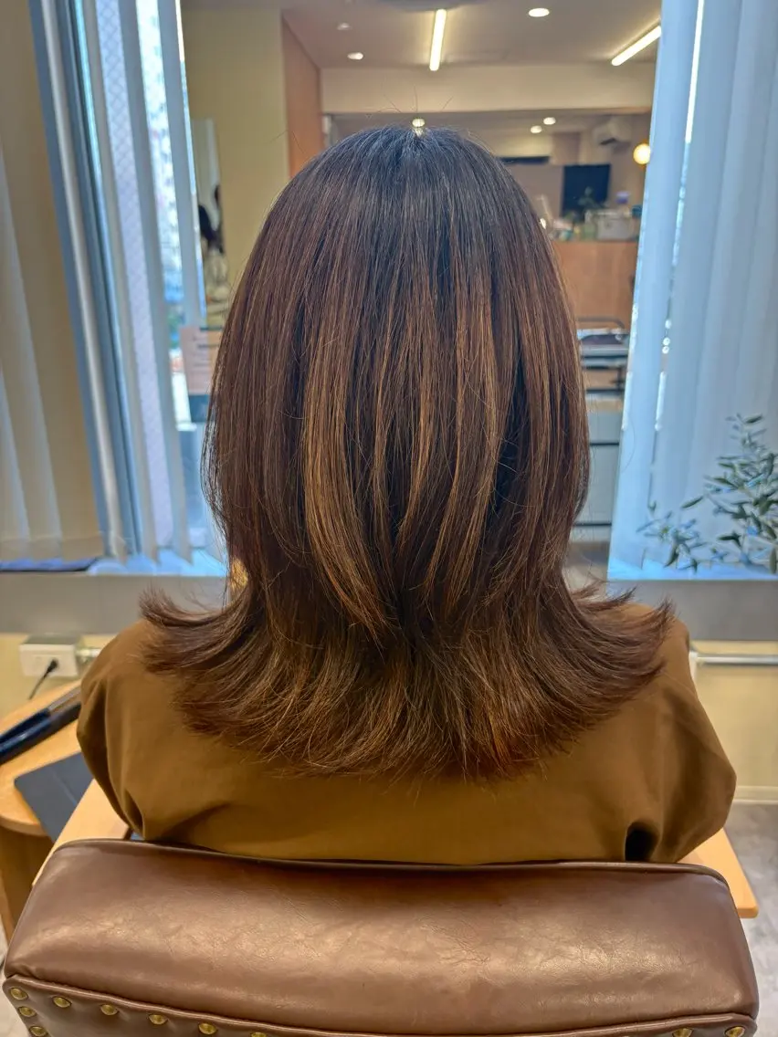 ミディアム カット 柿添 莉央のヘアスタイル