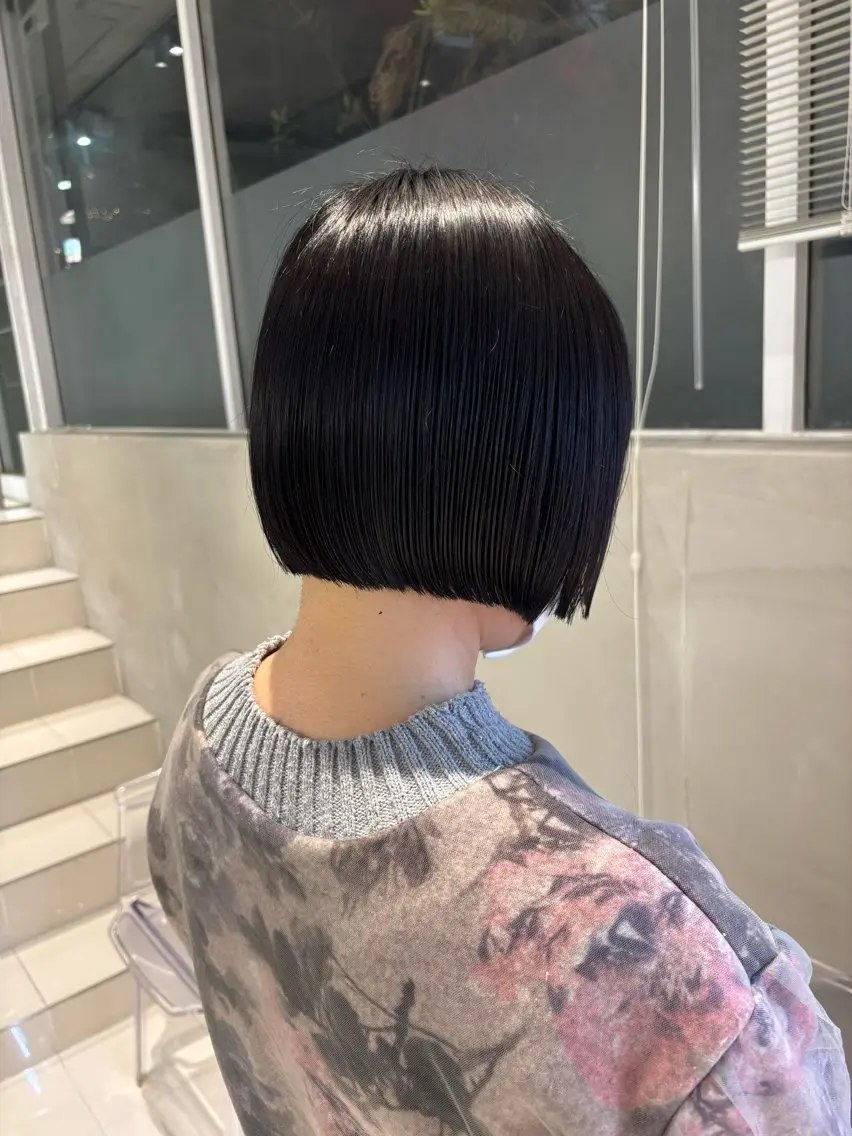 ショート カラー ボブ 🧸柔らかベージュ/ 顔周りレイヤー/ミクのヘアスタイル