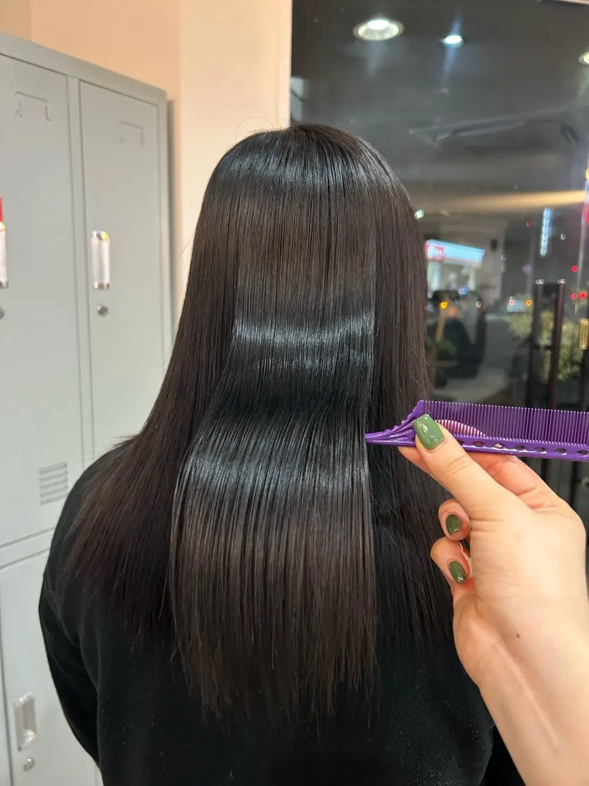 セミロング 縮毛矯正 (𝐡)𝐰𝐢𝐦 𝐲𝐮𝐧𝐚のヘアスタイル