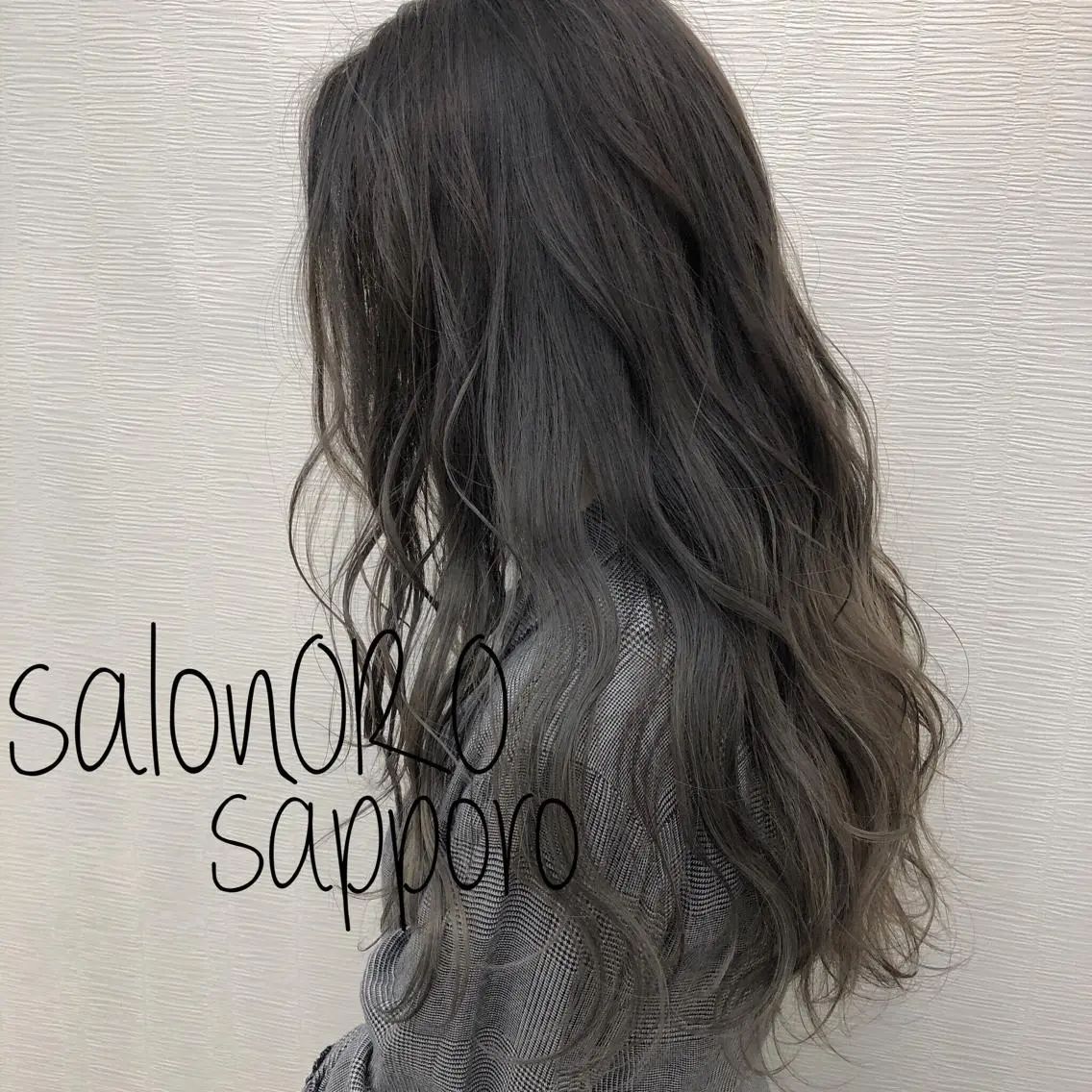 ロング カラー ブリーチ グラデーションカラー グレージュ 池田 真由美のヘアスタイル