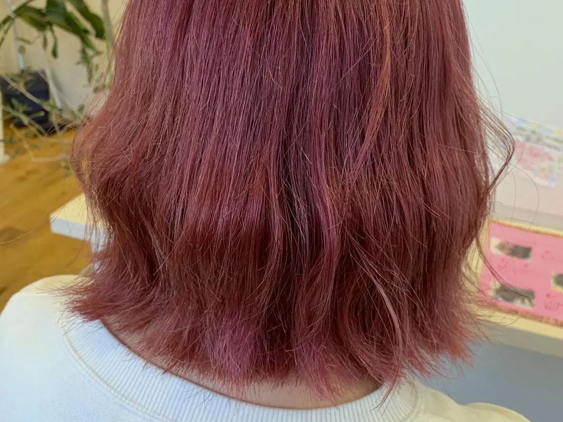 ショート カラー ブリーチ パープルカラー 工藤 萌香のヘアスタイル