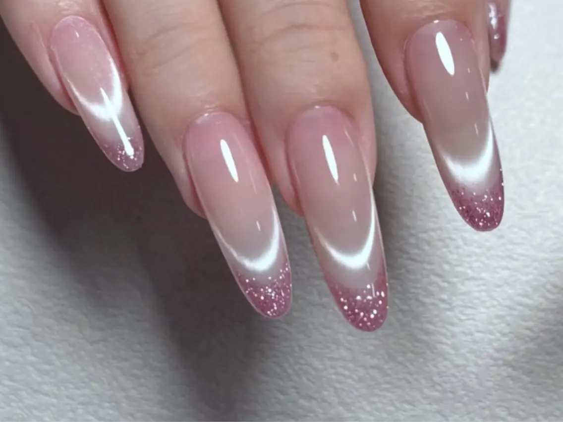 ネイル オーロラネイル 長さ出し フレンチネイル ジェルネイル ガラスフレンチ ハンドネイル Rela・S NAILのネイルデザイン