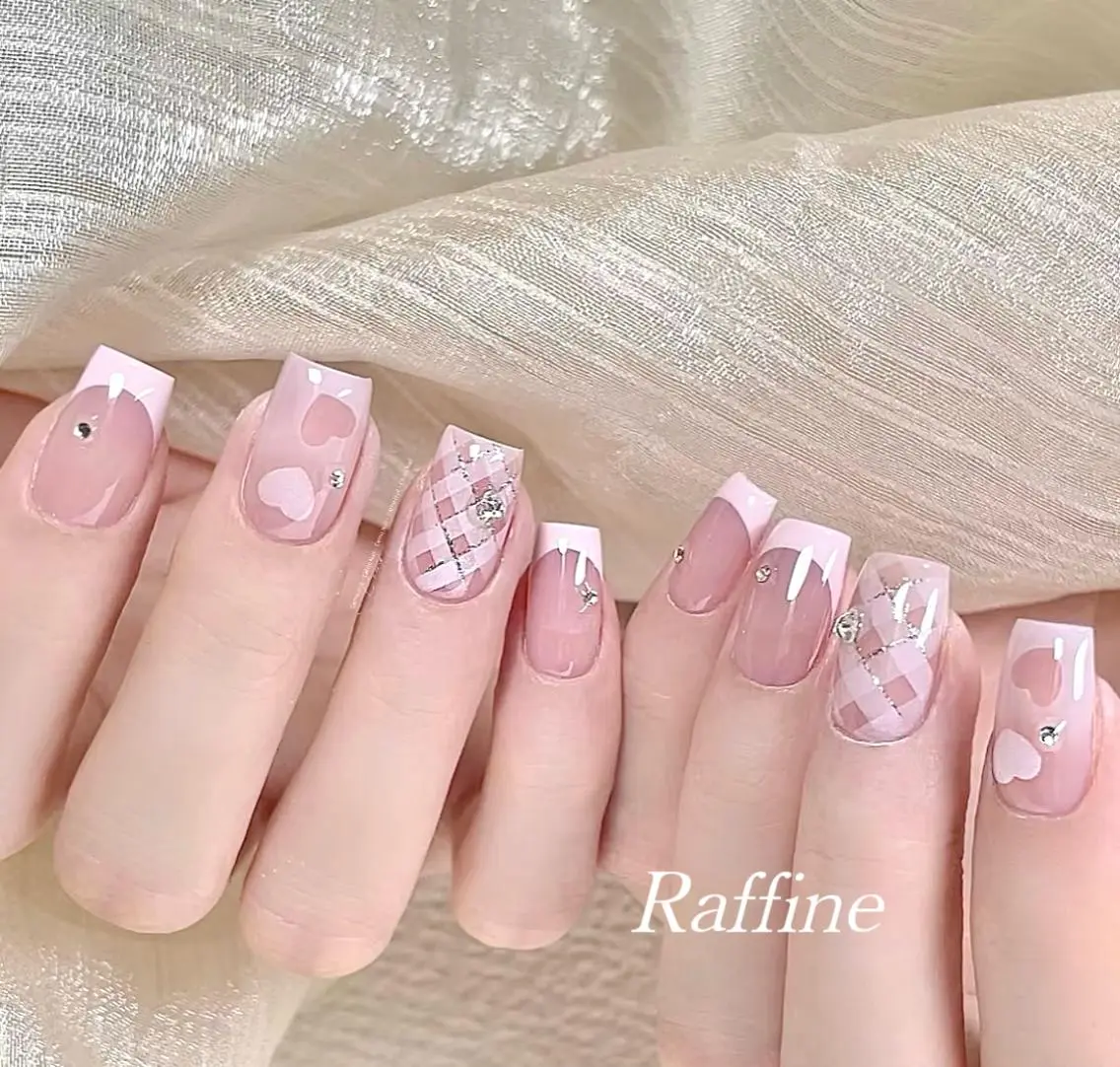 ネイル ハンドネイル RAFFINE haru🦋🩵のネイルデザイン