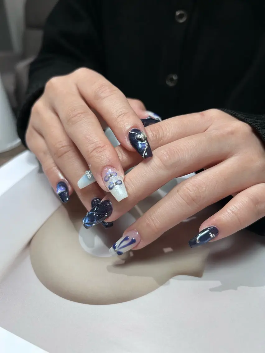 ネイル グラデーション ラメ(グリッター) マグネットネイル ミラーネイル ニュアンスネイル ハンドネイル Lumi de nailsのネイルデザイン