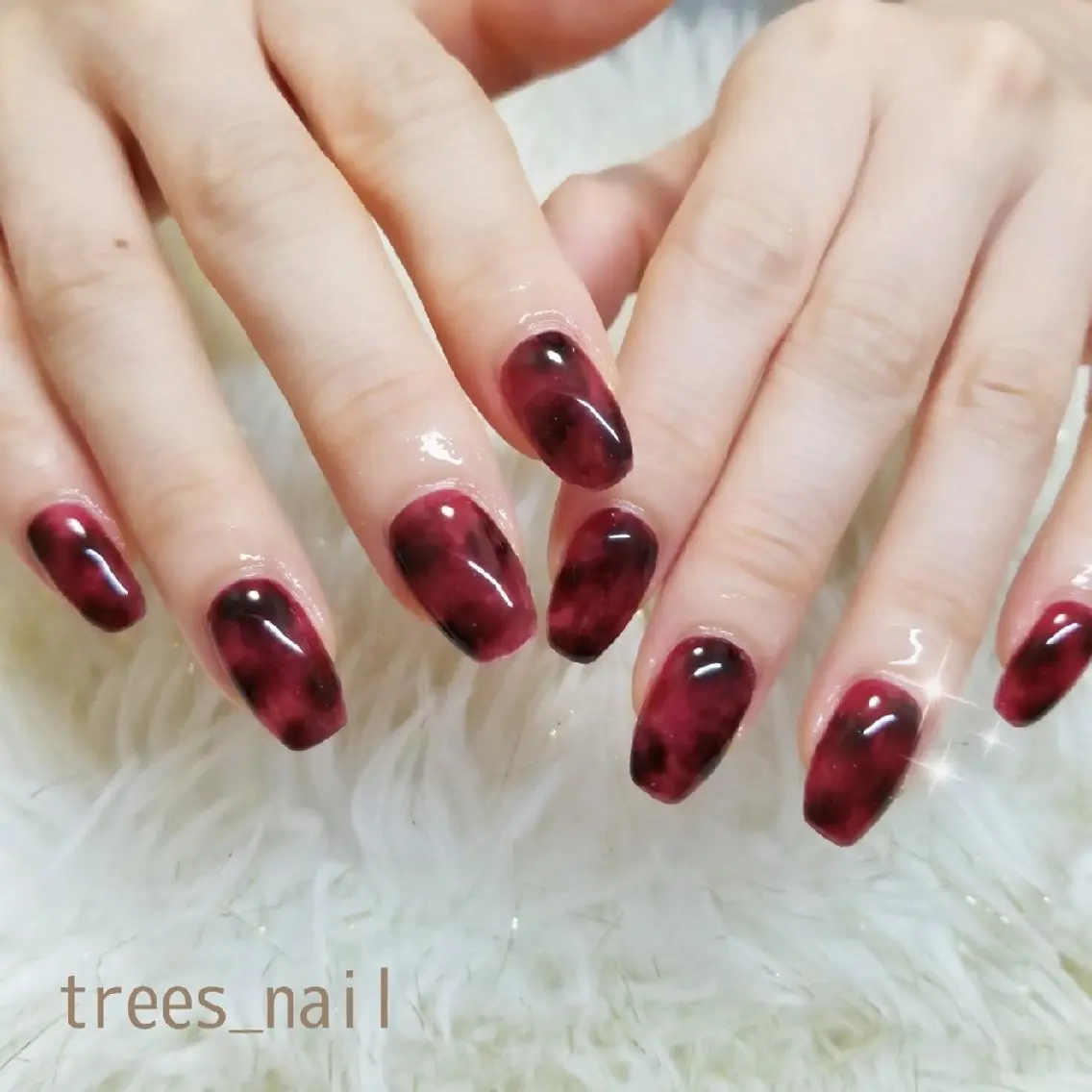 ネイル べっ甲ネイル ボルドー ジェルネイル パラジェル 赤色 trees_ nailのネイルデザイン