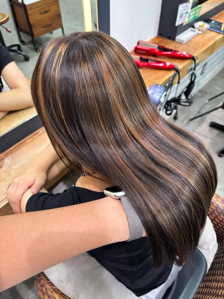 ロング カラー ブリーチ ブラウンカラー ハイライトカラー ハイライト 似合う赤み消しカラー ＊こうき［恵比寿］のヘアスタイル