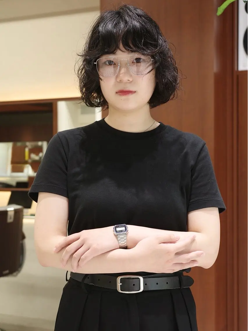ショート ボブ くせ毛 レイヤーカット ウルフカット カット パーマ トリートメント (h)wim ウィムのヘアスタイル