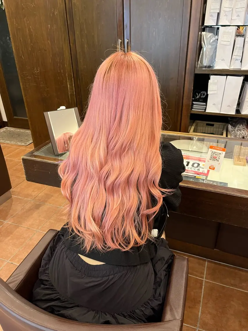ロング カラー ピンクカラー ヘアカラー 城内 心優のヘアスタイル