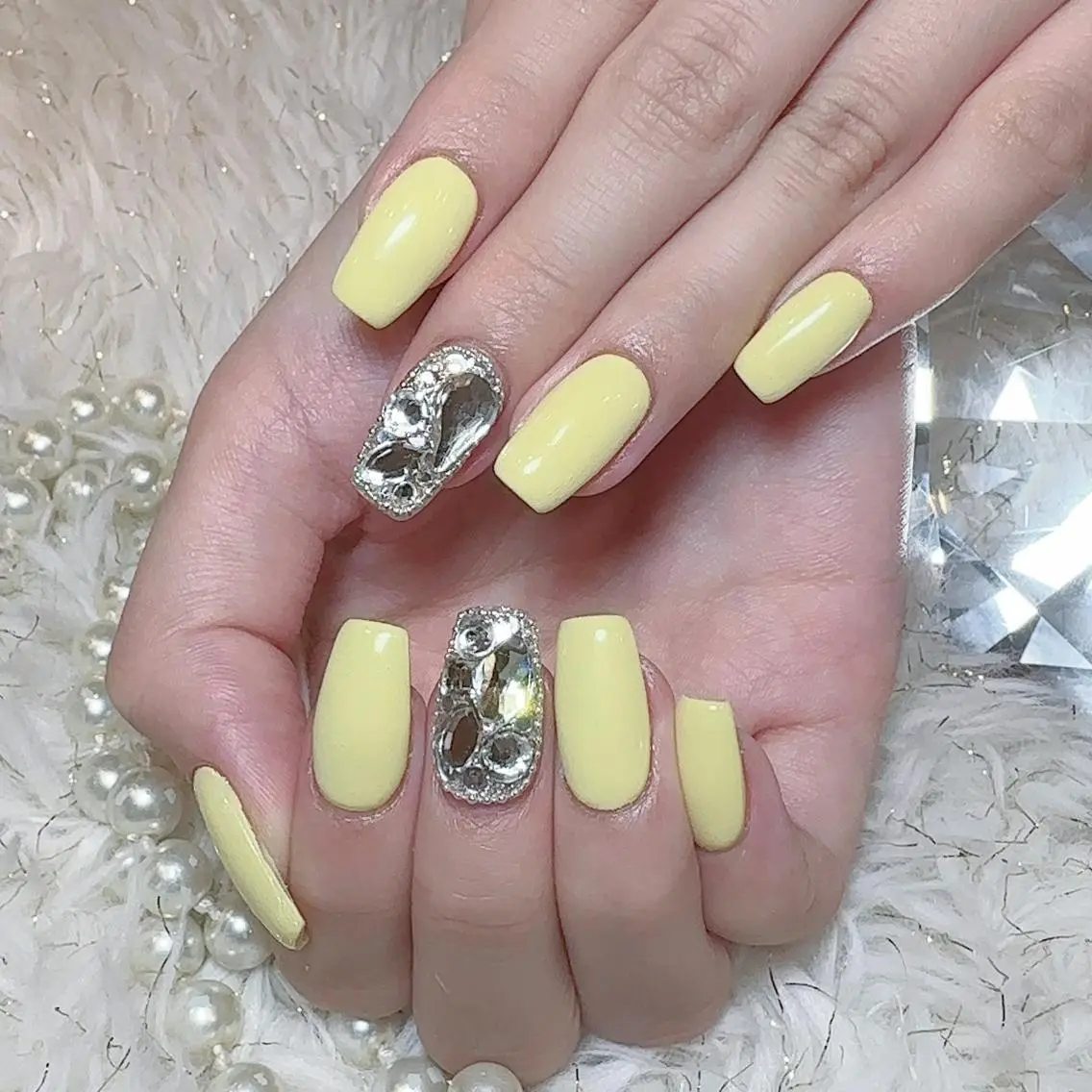 ネイル ストーンネイル EMU NAILのネイルデザイン
