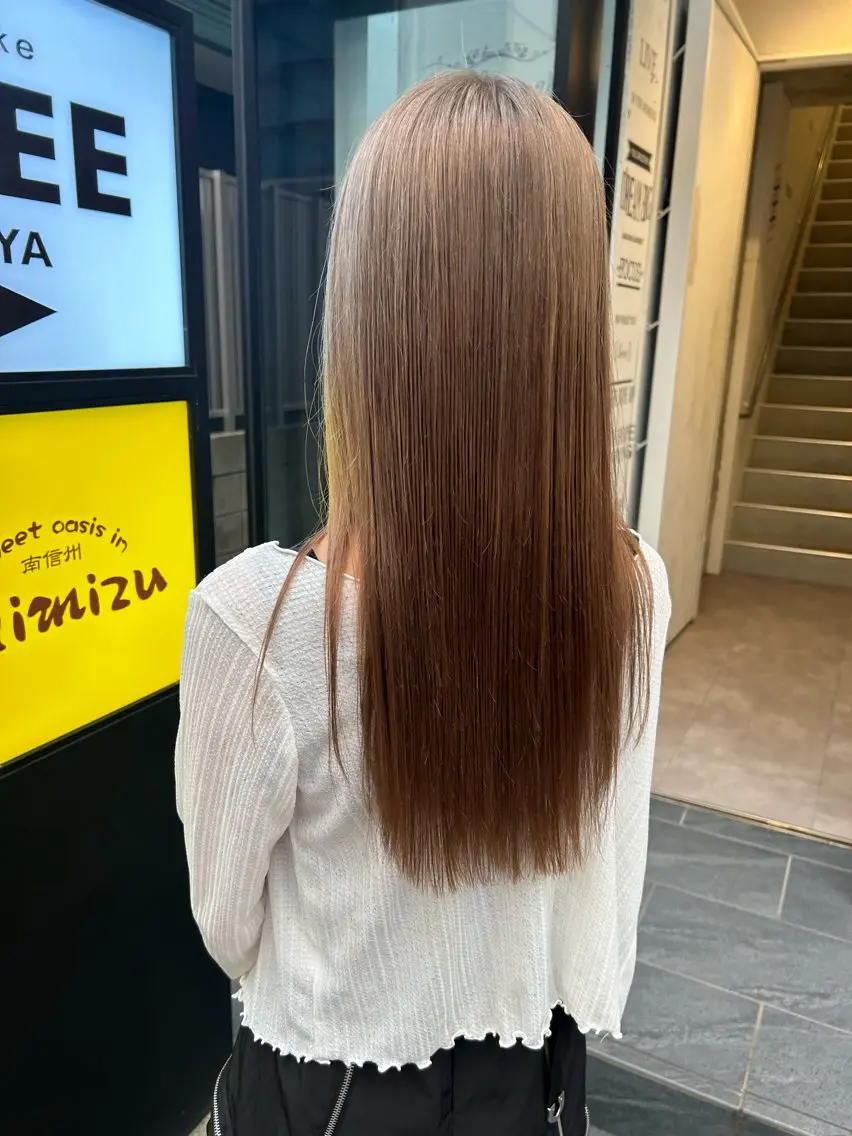 ミディアム カラー ブリーチ ブラウンカラー ミルクティーブラウン ブリーチなしカラー 似合わせカット カット ヘアカラー ウルフカット レイヤーカット上柿のヘアスタイル