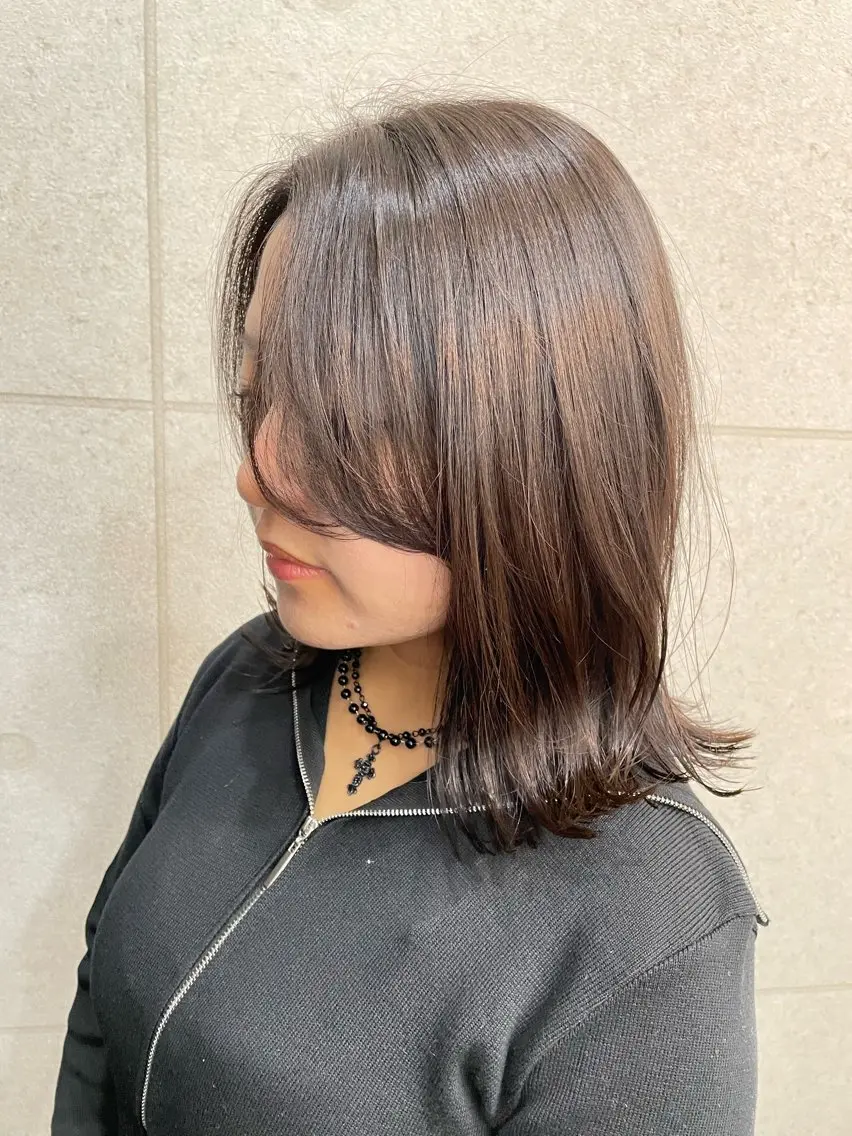 ミディアム くびれヘア ヘアカラー トリートメント Rina🪄 韓国風レイヤーcutのヘアスタイル