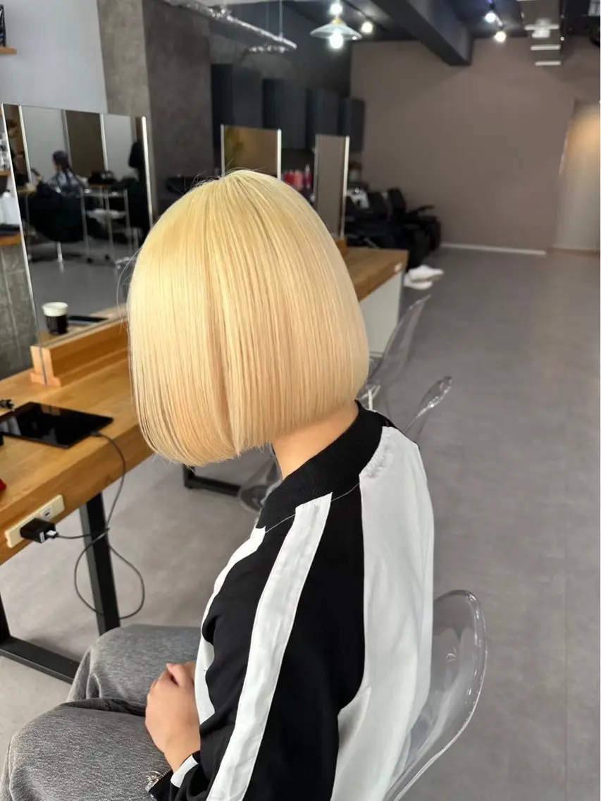 ミディアム カラー ブロンド ボブ レイヤーカット 韓国風PAOのヘアスタイル
