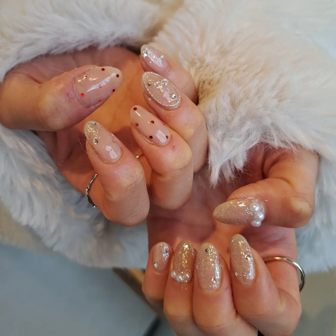 ネイル アートネイル ドット ジェルネイル ガーリー キラキラネイル ハンドネイル Nail mood デザイン持ち込みokのネイルデザイン