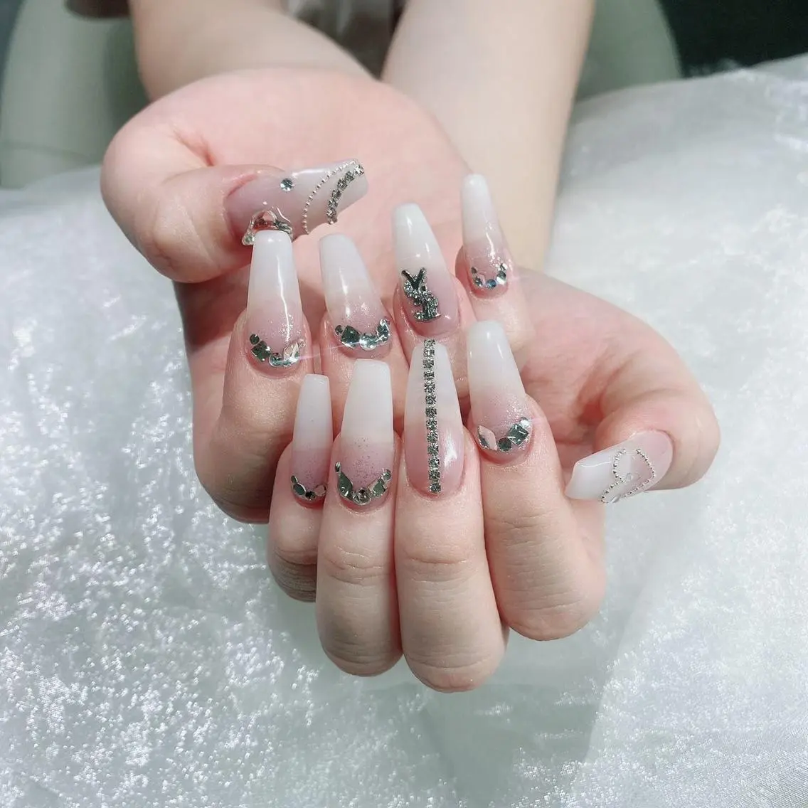 ネイル アートネイル 長さ出し ネイルチップ Queen‘s なんのネイルデザイン
