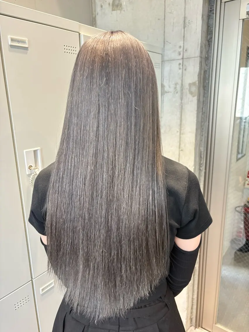 ロング カラー ブリーチ 透明感カラー ハイトーンカラー ヘアカラー 🌼縮毛矯正 無料🈚️/えり🩵のヘアスタイル