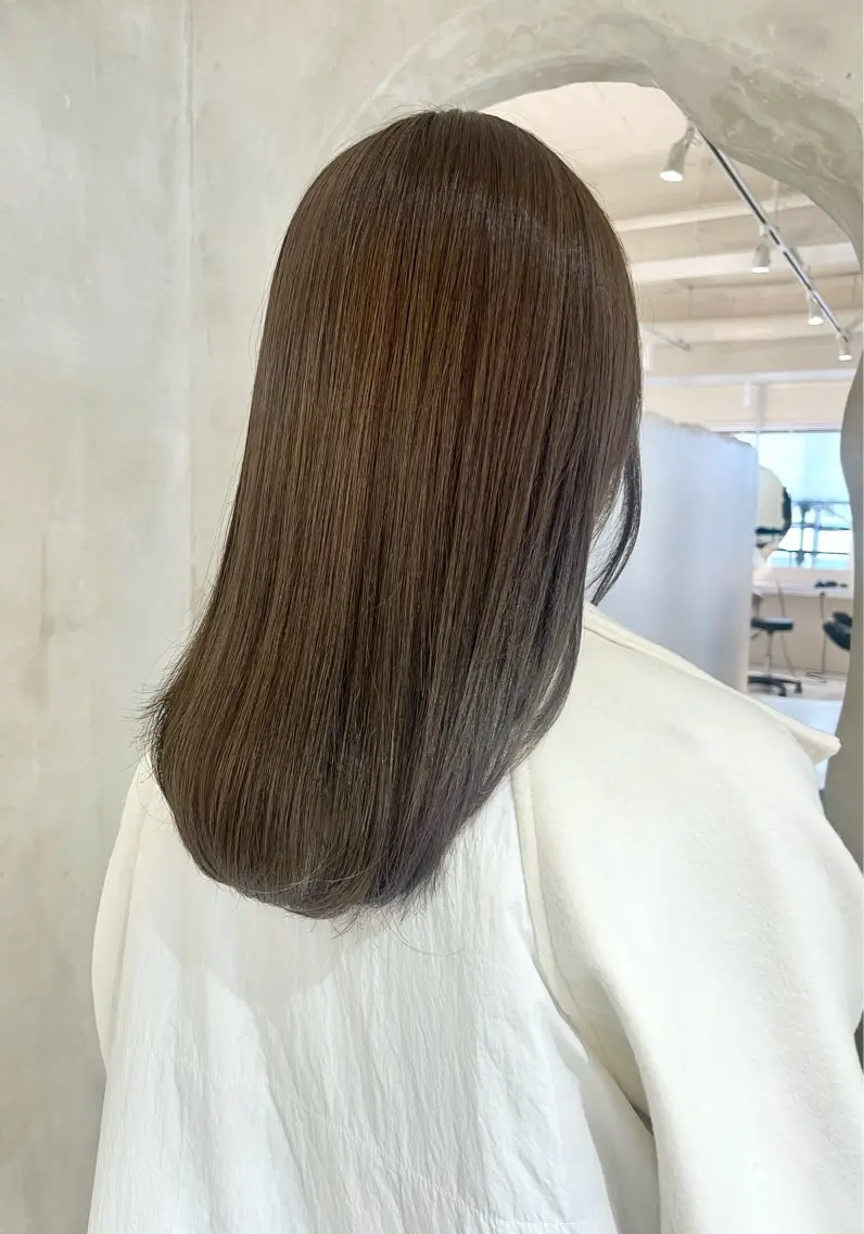 セミロング カラー ベージュカラー ブリーチ 透明感カラー ブリーチなしカラー オリーブベージュ カット ヘアカラー トリートメント 切りっぱなしボブ/ 艶カラー/綾莉のヘアスタイル