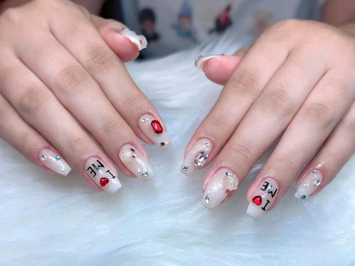 ネイル チークネイル ドット フレンチネイル グラデーション 韓国ネイル ハンドネイル Lisa Nail Salonのネイルデザイン