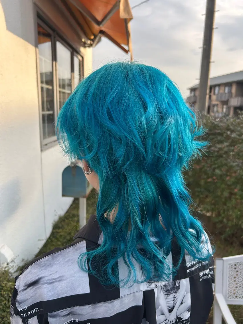 ミディアム ヘアカラー 岡本 妃麗のヘアスタイル